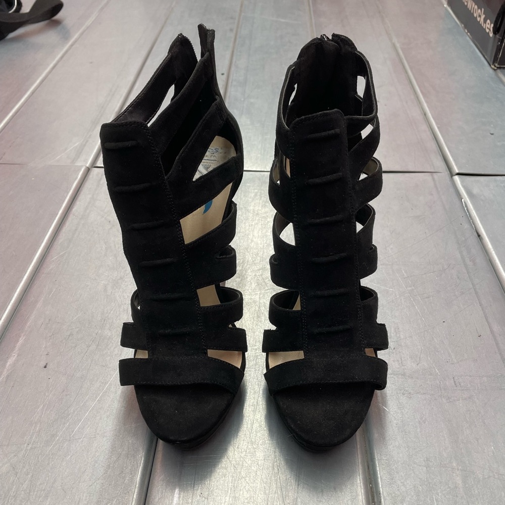 Nine West banded suede stilettos size 10